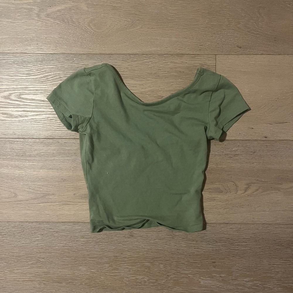 Tilly’s Short Sleeve Open Back Crop Top